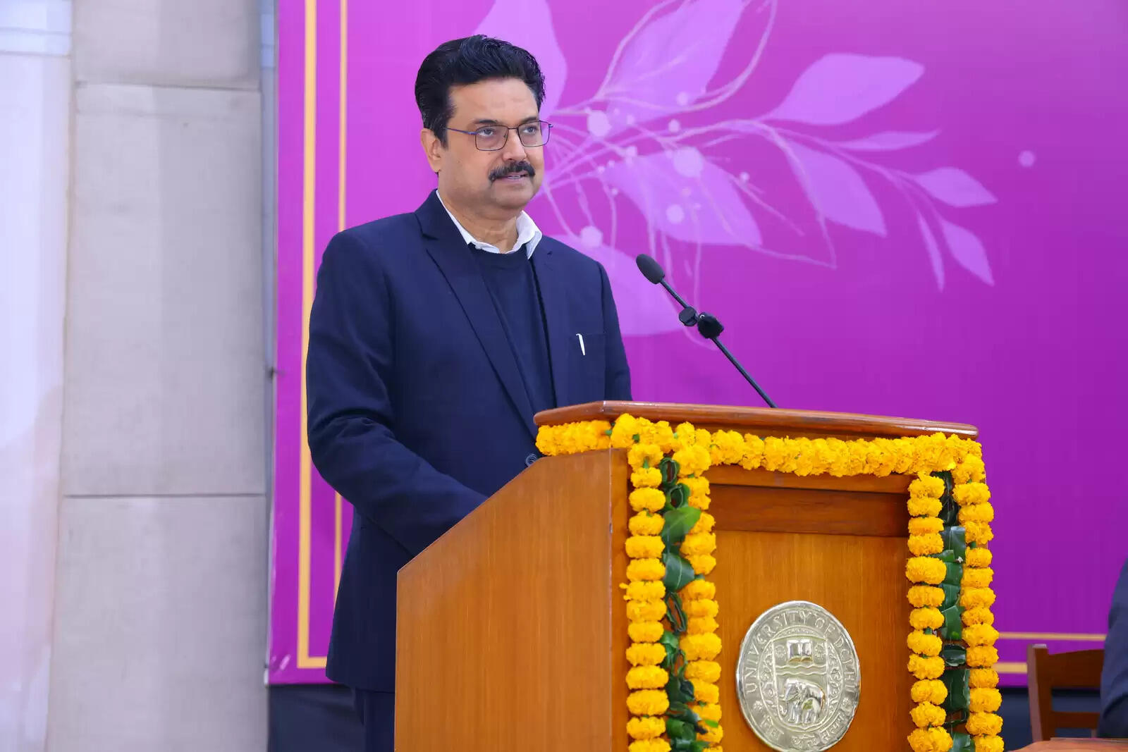 बंगाली भाषा की कोमलता और संस्कृत की गंभीरता का संगम है वंदे मातरम : प्रो. योगेश सिंह