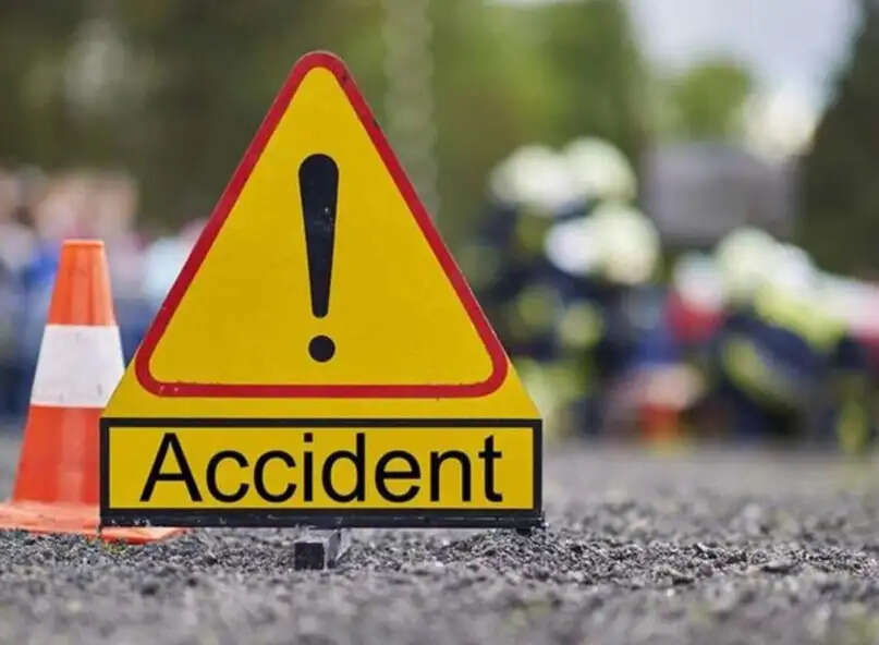 सोनभद्र: ट्रक की चपेट में आने से बाइक सवार तीन लाेगाें की मौत
