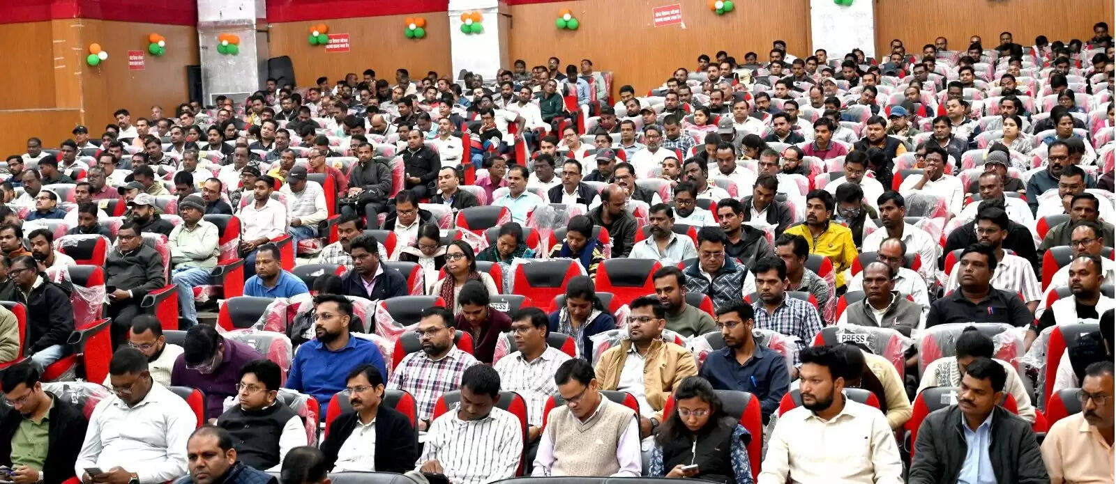 जांजगीर-चांपा : धान खरीद व्यवस्था की समीक्षा : कलेक्टर ने बैठक में पारदर्शिता और सख्त निगरानी पर दिया जोर