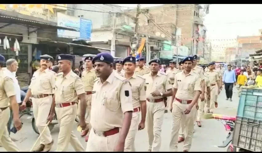 रामनवमी को लेकर सुगौली में पुलिस ने किया फ्लैंग मार्च