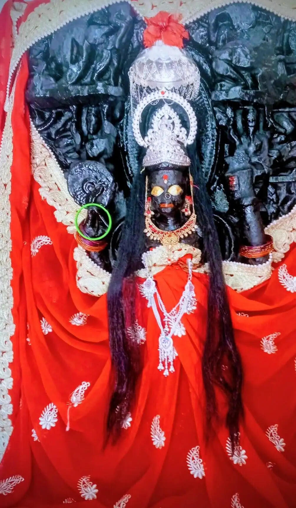 घने जंगल और पहाड़ के बीच विराजित हैं मां विरासनी, सात बहनों के साथ होती है पूजा