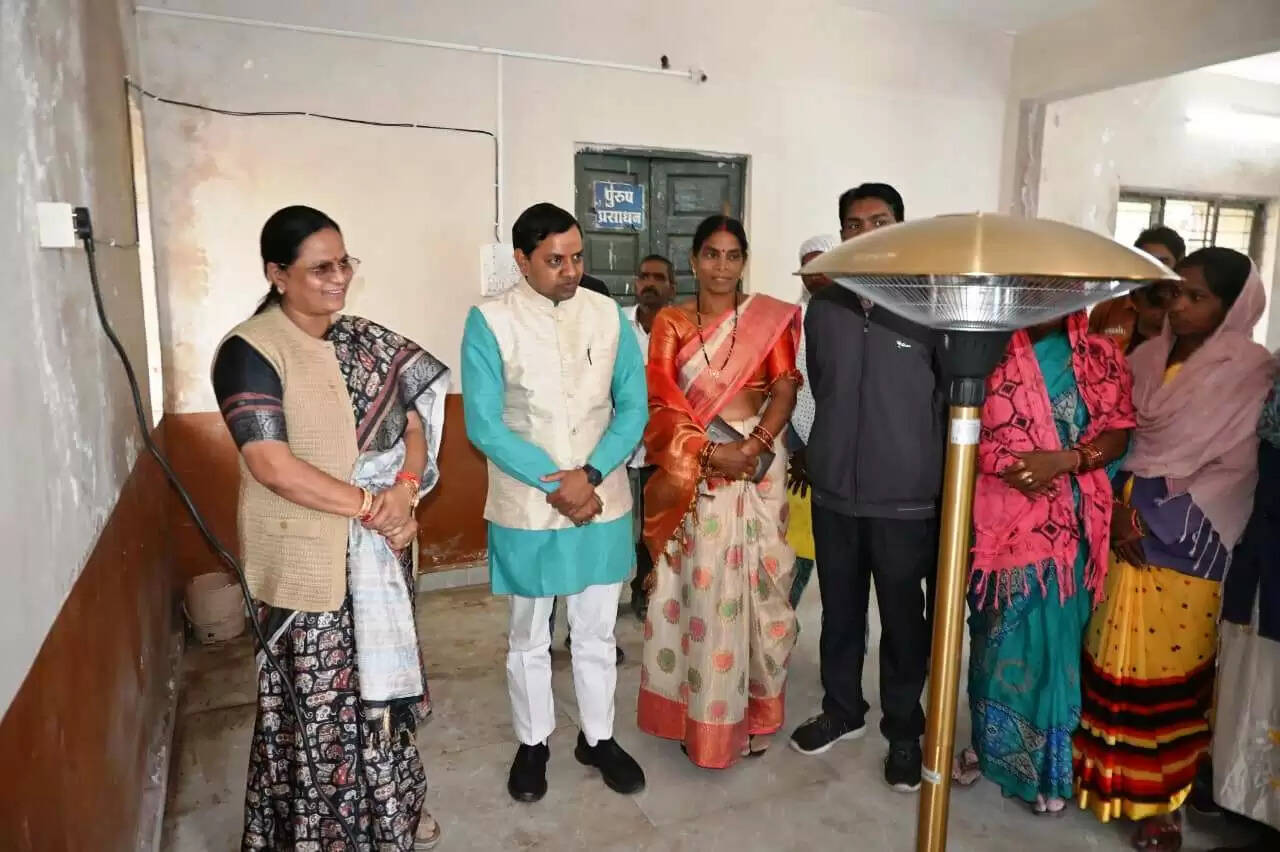 कोरबा महापौर ने इलेक्ट्रिक ताप हीटर का किया वितरण, ठिठुरन भरी ठंड से लोगों को मिलेगी राहत
