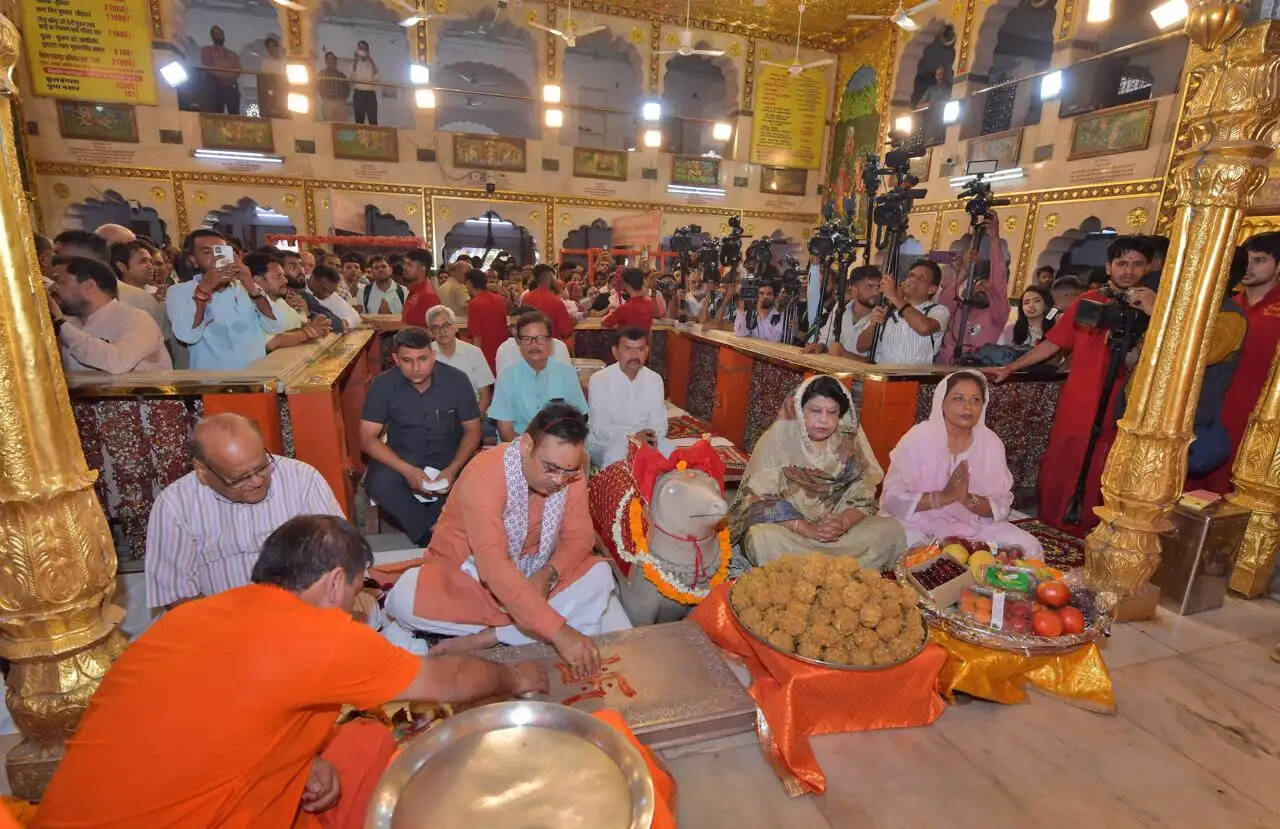 भाजपा नेताओं ने की विशेष पूजा-अर्चना
