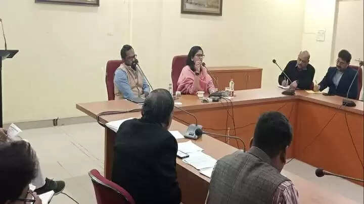 ग्वालियरः अभ्युदय एमपी ग्रोथ समिट की तैयारियाँ जारी, कलेक्टर ने ली अलग-अलग बैठकें