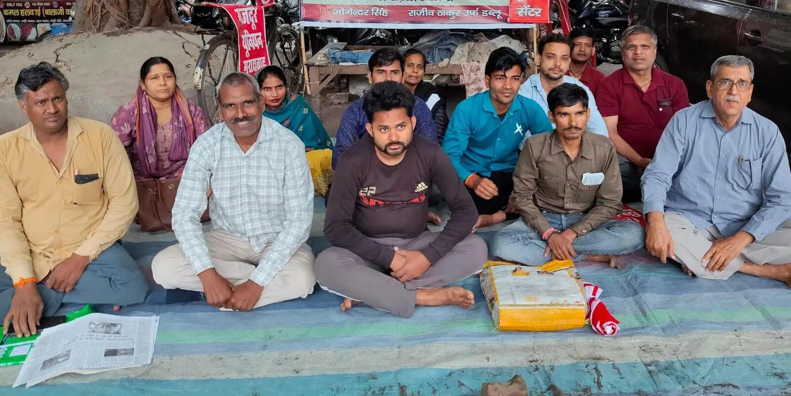 निर्यात फर्मों से निकाले गए दो श्रमिकों ने विरोध में शुरू किया अनिश्चितकालीन धरना