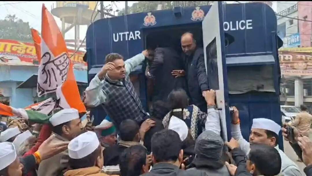 मनरेगा और नेशनल हेराल्ड मुद्दे पर कांग्रेस का पैदल मार्च, भाजपा कार्यालय घेराव से पहले सभी गिरफ्तार