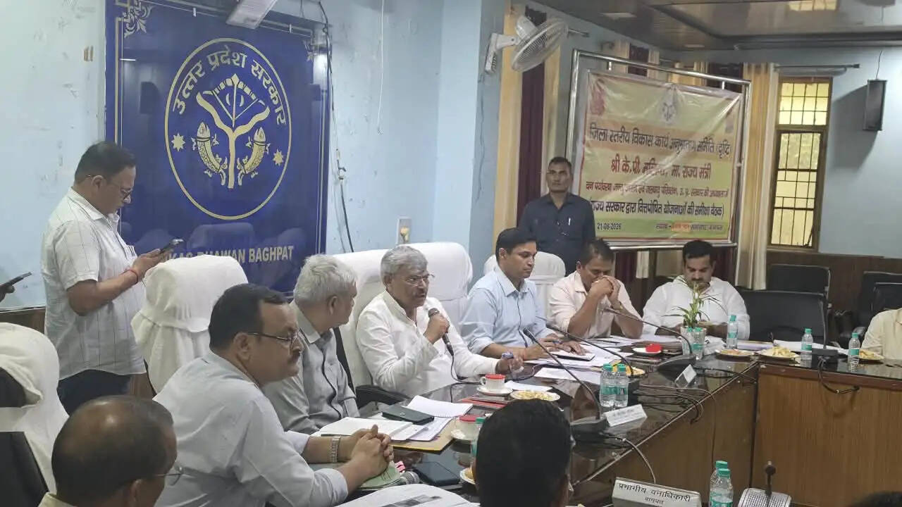 बागपत ‘दृष्टि’ बैठक में राज्यमंत्री ने की विकास कार्यों की समीक्षा