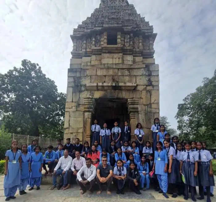 दंतेवाड़ा : विश्व हेरिटेज सप्ताह में स्कूली बच्चों को करवाया गया हेरिटेज वॉक