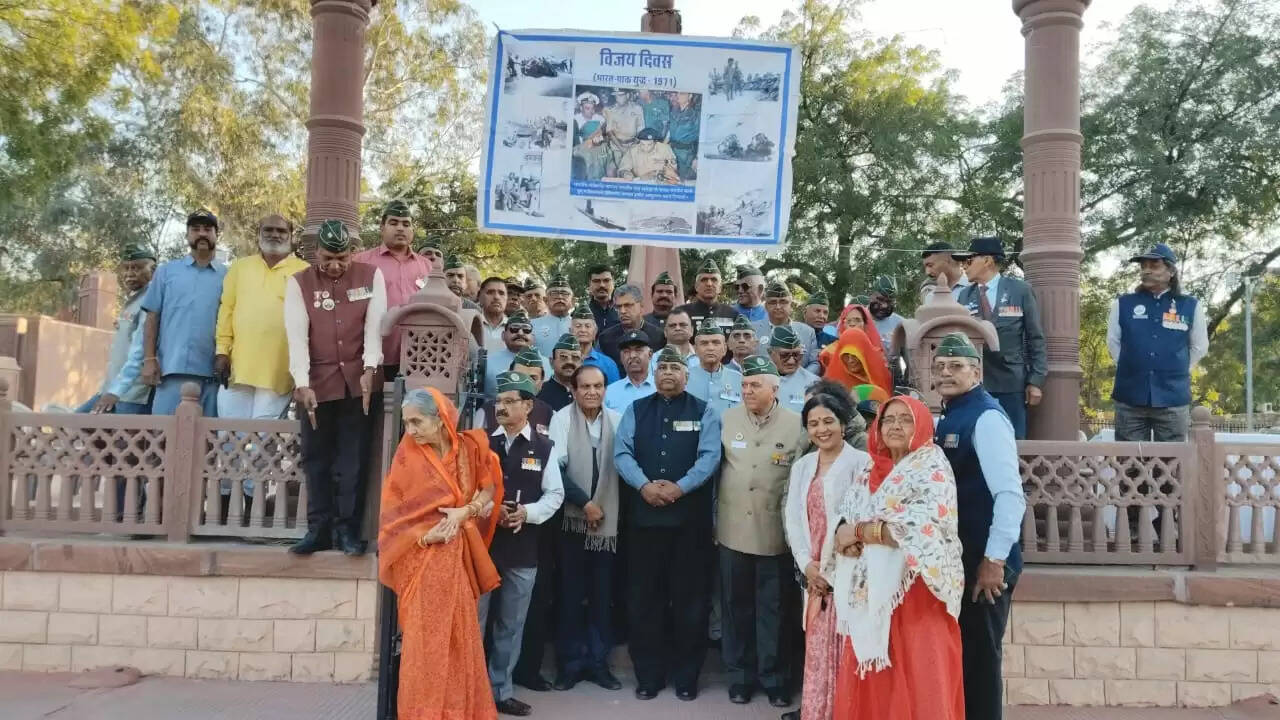 विजय दिवस पर शहीदों को किया याद