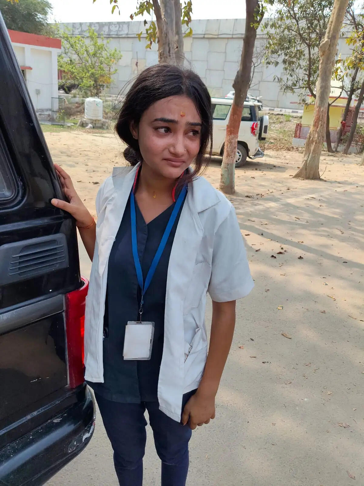 नर्सिंग की छात्रा कॉलेज के बाहर आत्मदाह का किया प्रयास, बोली मेरा एक साल किया गया खराब