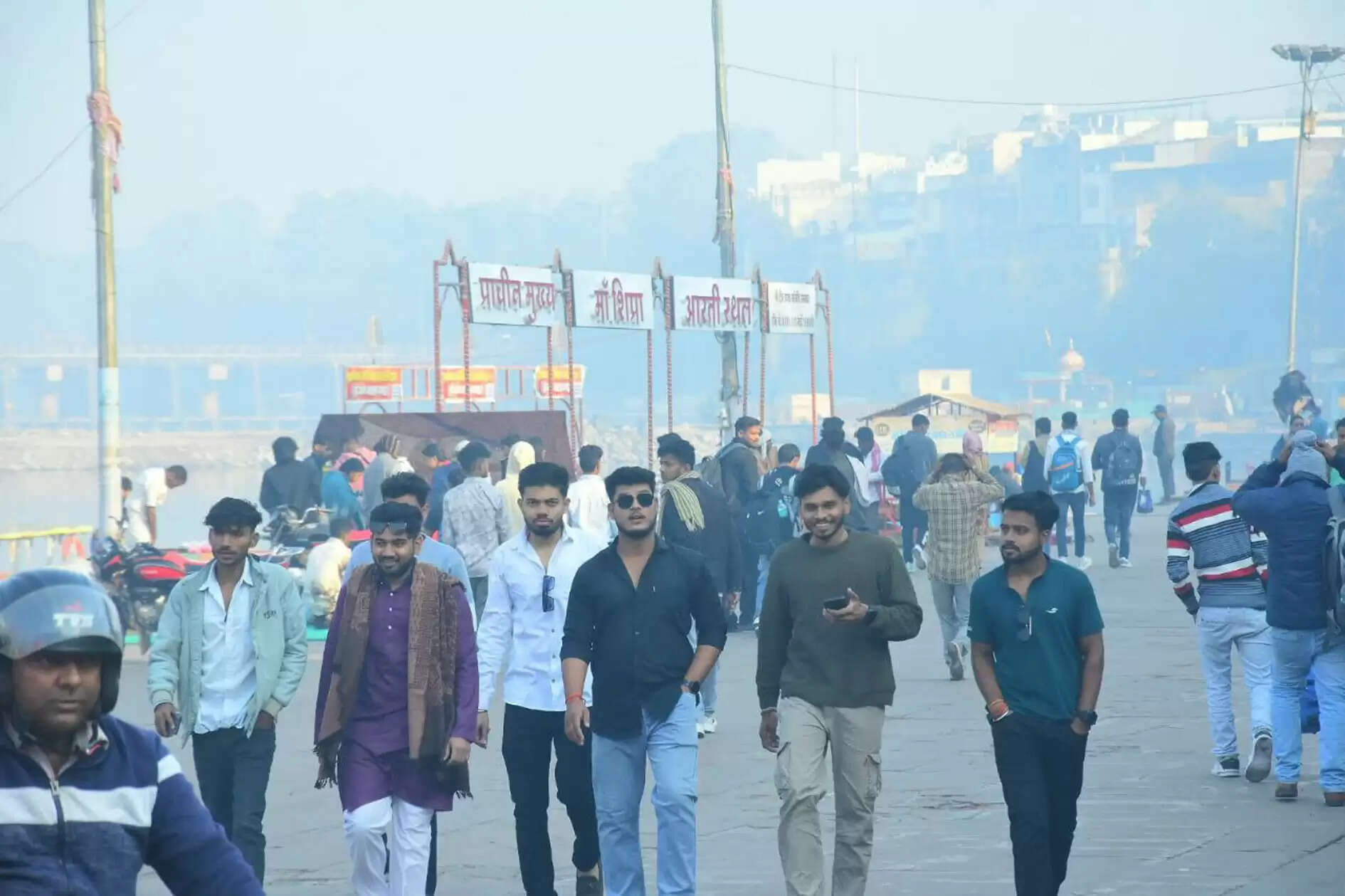 उज्जैनः महाकाल मंदिर में उमड़ा जनसमूह