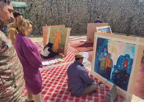 श्रीनगर में ‘आदि शंकराचार्य संसार’ राष्ट्रीय कला कार्यशाला का तीसरा दिन, शंकराचार्य मंदिर और अद्वैत वेदांत से प्रेरित कलाकृतियों ने मोहा दर्शकों का मन