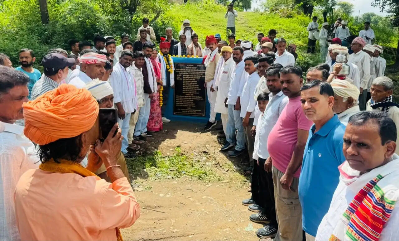 सांसद राजकुमार रोत ने वैंजा में विद्यालय भवन और सड़क का किया शिलान्यास
