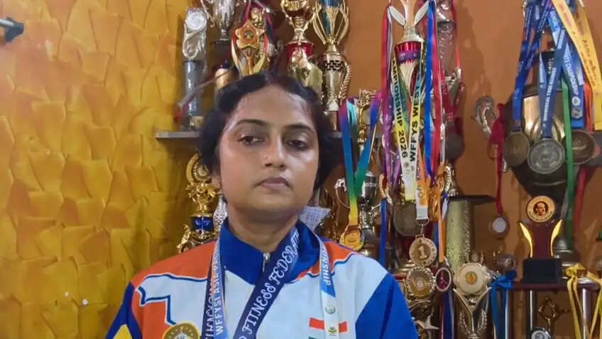 पटाया की अंतरराष्ट्रीय योगासन प्रतियोगिता में आसनसोल की पंपा पाल ने जीता स्वर्ण