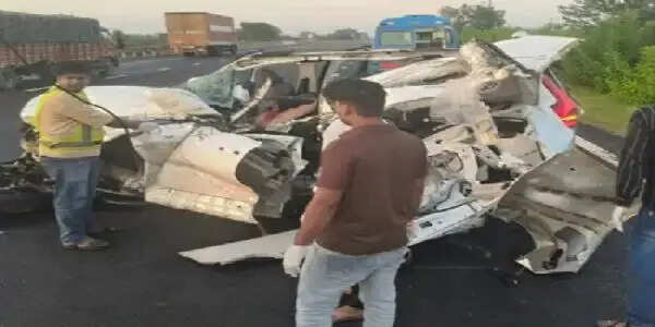 मप्र के मंदसौर में खड़े ट्रक से टकराई बेकाबू कार, खाटू श्याम दर्शन करने जा रहे 3 युवकों की मौत