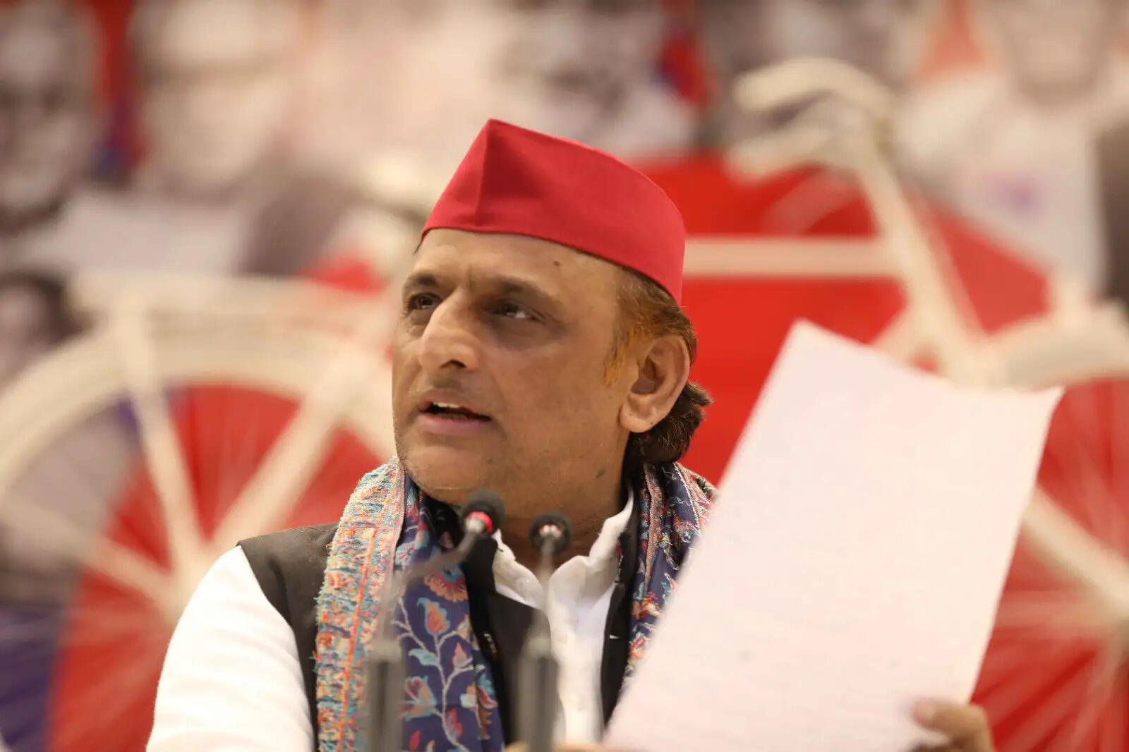 चुनाव आयोग कठपुतली की तरह कर रहा काम, लोकतंत्र खत्म करने के षड्यंत्र में शामिल : अखिलेश यादव