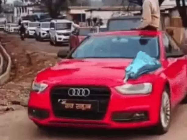 पंचायत चुनाव से पहले 55 लग्जरी गाड़ियों का 10 किमी लंबा भौकाली जुलूस