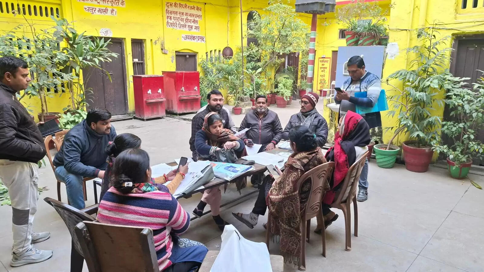 नए मतदाता बनाने में जुटे भाजपा कार्यकर्ता