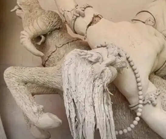बांग्लादेश के तंगेल जिला में असामाजिक तत्वों ने दुर्गा पंडाल की सात मूर्तियां खंडित की