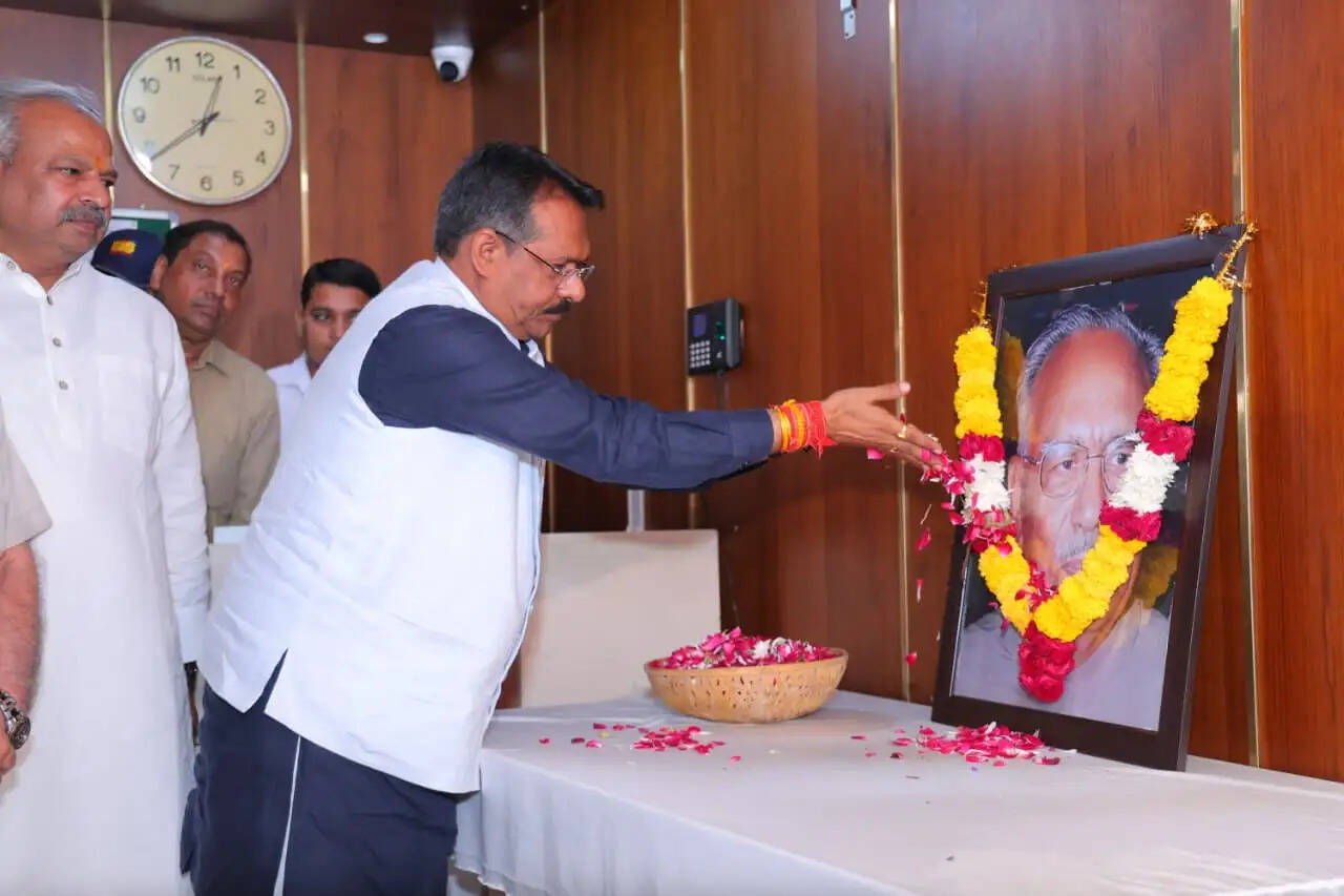 केदारनाथ साहनी की पुण्यतिथि पर हर्ष मल्होत्रा ने दी श्रद्धांजलि