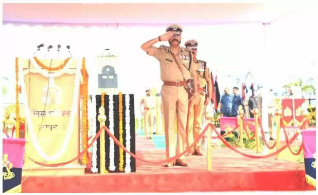 लखनऊ रिजर्व पुलिस लाइन में ‘पुलिस स्मृति दिवस‘ परेड का फुल ड्रेस पूर्वाभ्यास हुआ