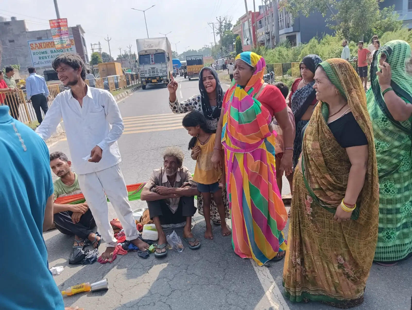 फर्रुखाबाद: प्रसव के दौरान अस्पताल में जच्चा बच्चा की मौत,परिजनों ने काटा हंगामा