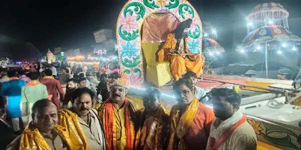 वृंदावन में निकली भगवान परशुराम शोभायात्रा में उमड़ा आस्था का सैलाब
