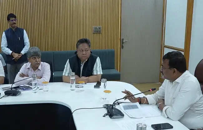 प्रधानमंत्री की आधारशिला वाली 40 परियोजनाओं को समयबद्ध पूरा करें: मुख्य सचिव