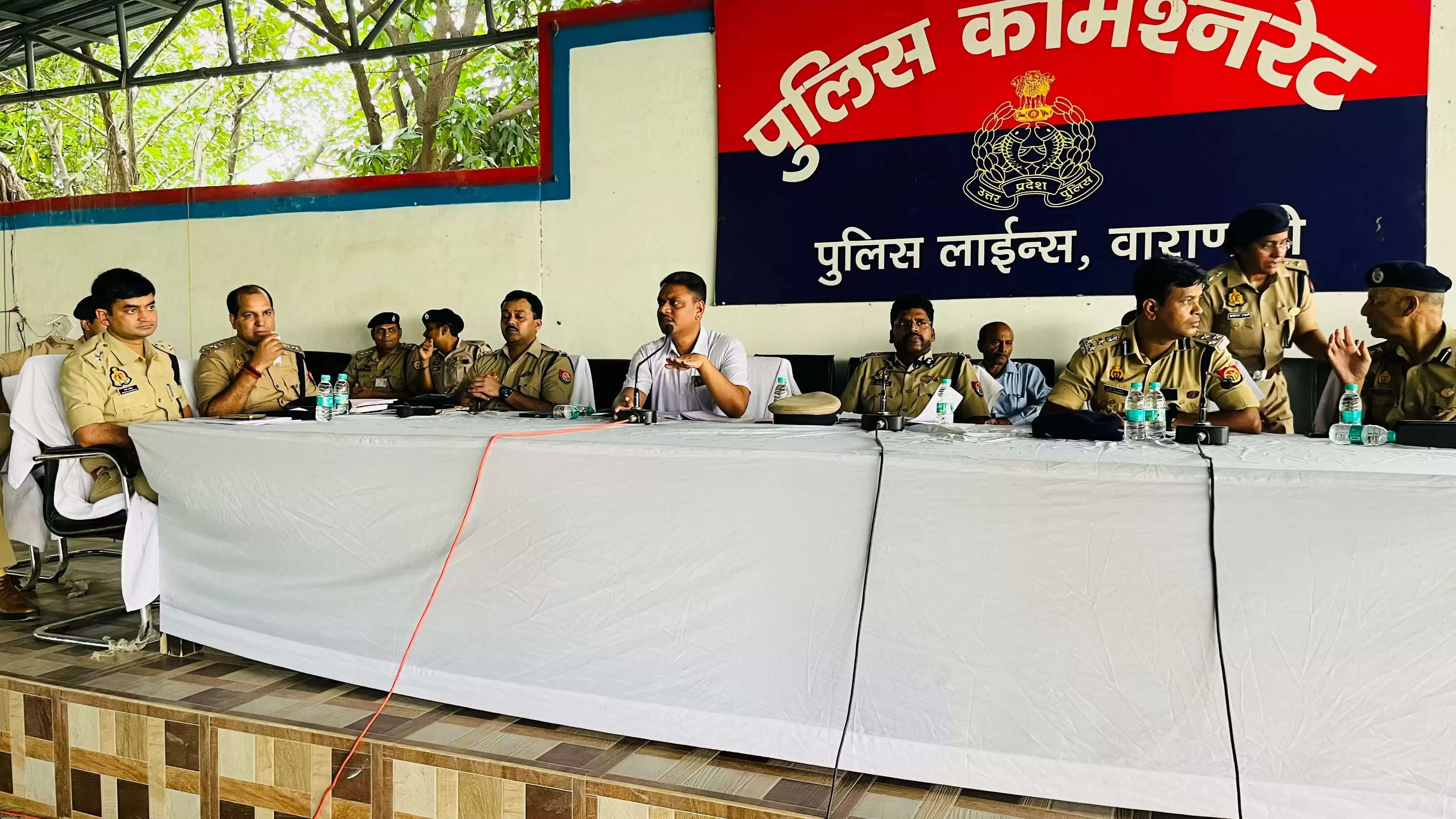 पुलिस भर्ती परीक्षा को लेकर ब्रीफिंग, त्रुटि रहित परीक्षा सम्पन्न कराएं : जिलाधिकारी