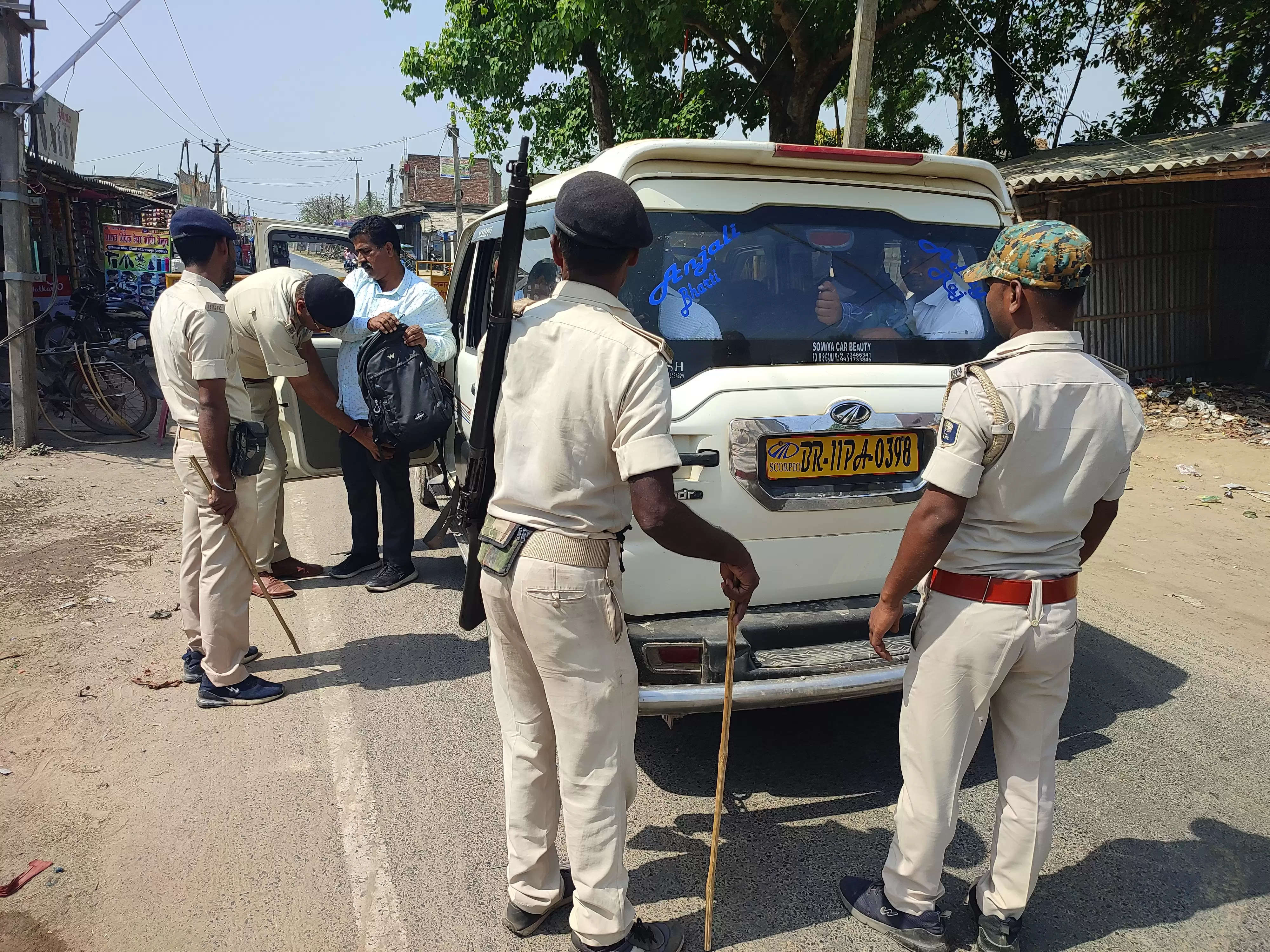 चुनाव के मद्देनजर जिले के विभिन्न चेकपोस्ट पर सघन जांच पड़ताल जारी