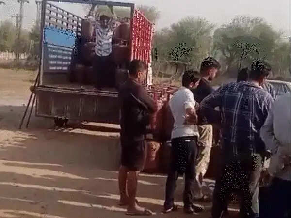 राजस्थान में गैस संकट गहराया: एजेंसियों पर लंबी लाइनें, कई रेस्टोरेंट बंद, 29 लाख लीटर केरोसिन आवंटित