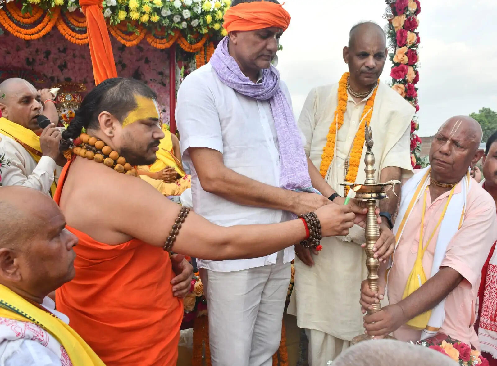 बक्सर में श्रद्धा और भक्ति के साथ निकली श्री जगन्नाथ रथ यात्रा, हजारों श्रद्धालु हुए शामिल