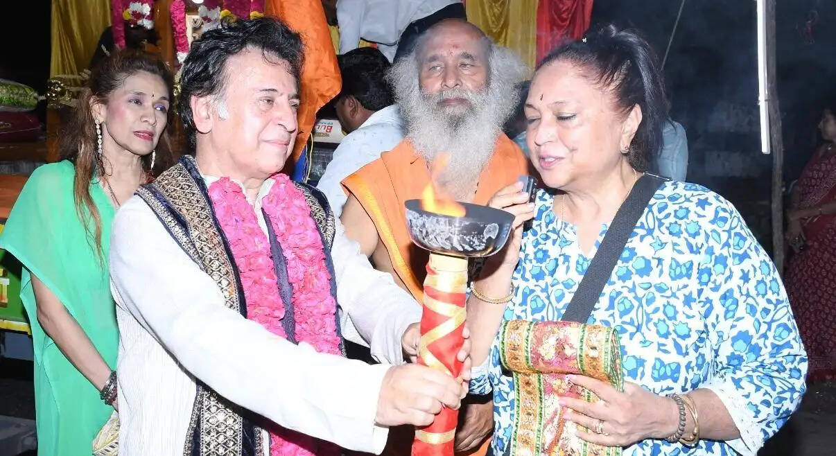 फिल्ममेकर औशिम खेतरपाल का फिल्मी अंदाज, 'पीस एंड यूनिटी' की मशाल से दिया संदेश