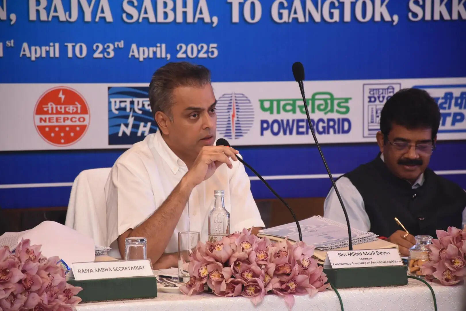 सिक्किम में संसदीय समिति ने सौर पैनल विनियमन और वित्तीय सुविधा पर की महत्वपूर्ण बैठक