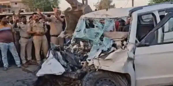 (अपडेट) मप्र के दमोह में ट्रक ने बोलेरो और बाइक को मारी टक्कर, चार लोगों की मौत, पांच गंभीर