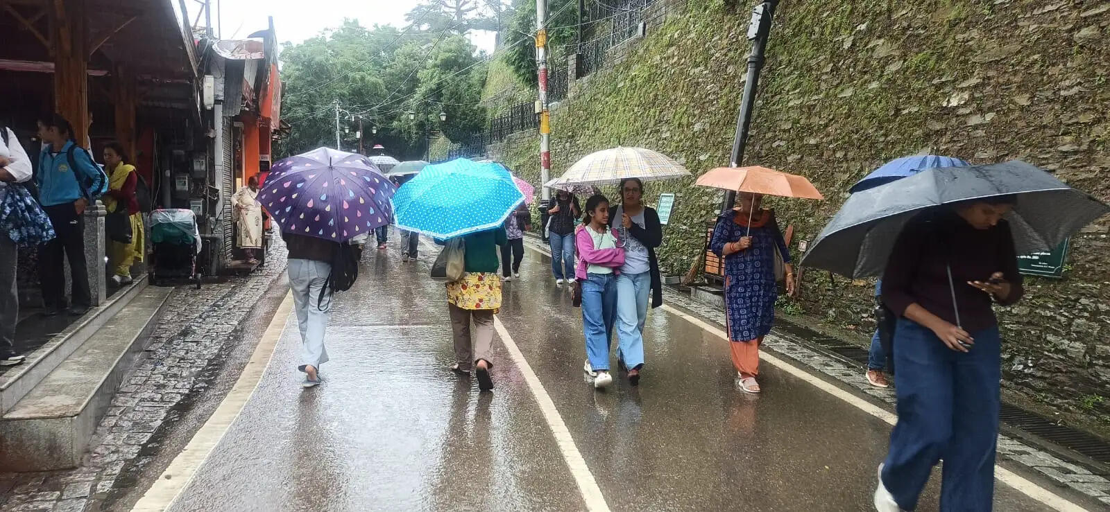 प्रदेश में खराब मौसम के दौरान उपायुक्त करेंगे स्कूल बंद करने का फैसला