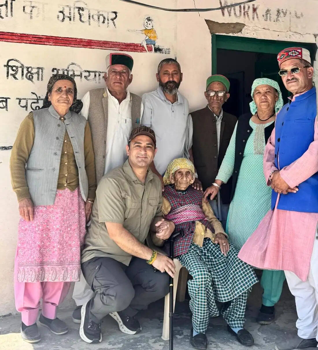 पंचायत चुनाव : हिमाचल में प्रचंड गर्मी के बीच भारी मतदान, शतकवीर बुजुर्गों ने बढ़ाया उत्साह