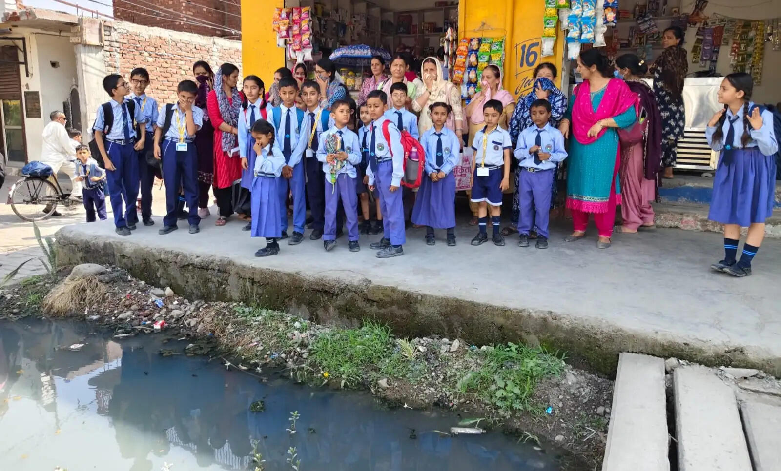 शिव कॉलोनी में गंदे पानी का संकट, 400 परिवार परेशान, चुनाव बहिष्कार की चेतावनी