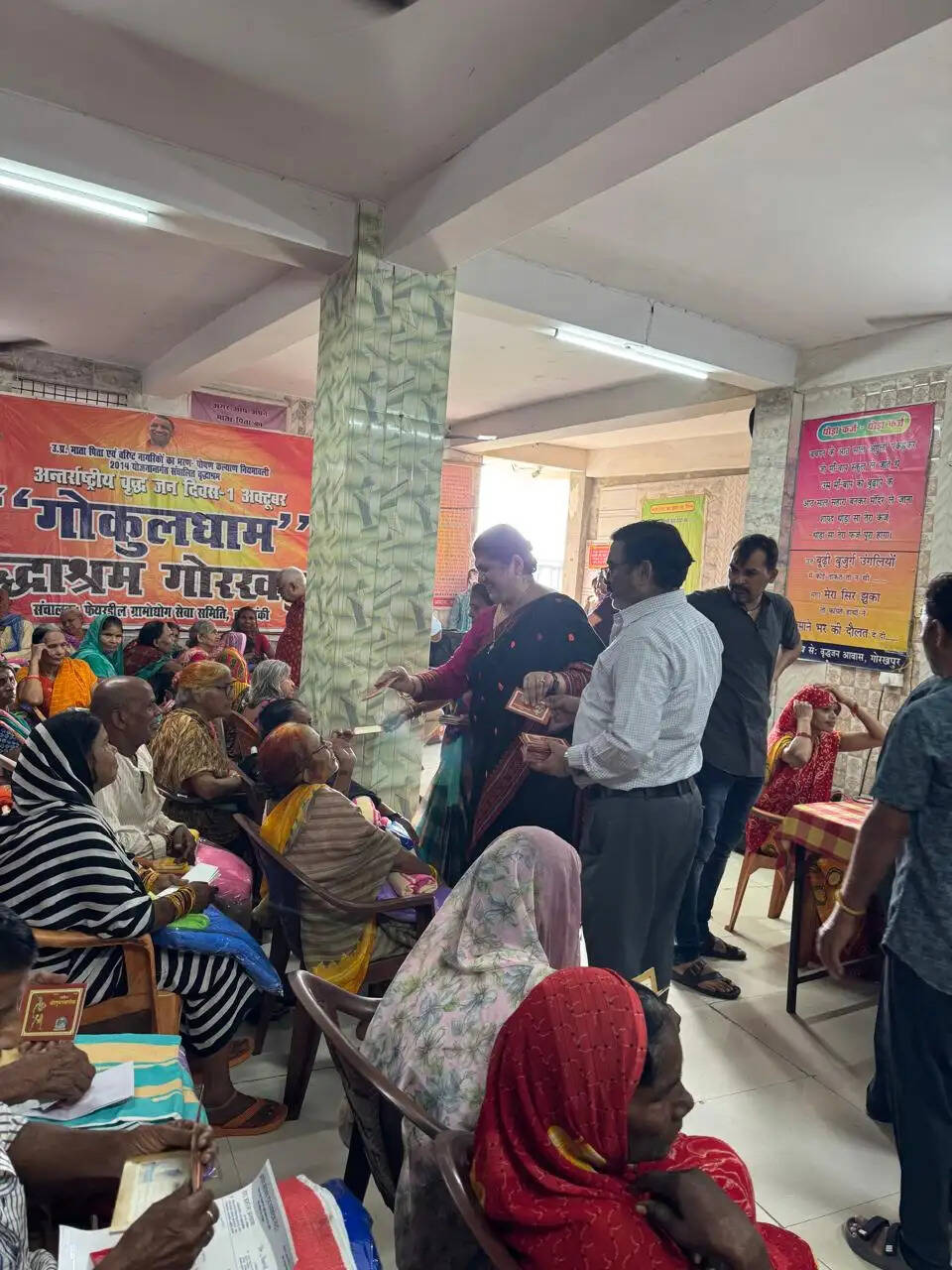 गोरखपुर : ‘एक सुबह, बुजुर्गों के आशीर्वाद के नाम’ आयाेजन, वृद्धजनों की हुई स्वास्थ्य जांच