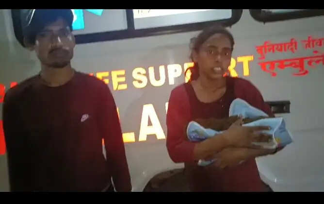 सीवान स्टेशन पर महिला ने दिया बच्चे को जन्म, आरपीएफ- जीआरपी की तत्परता से सुरक्षित बची जान