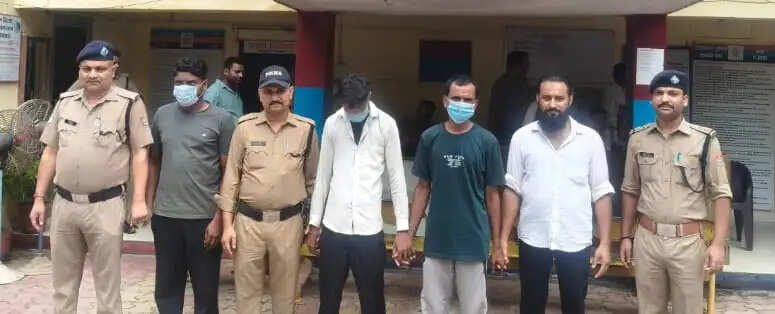 अंतरराज्यीय वाहन चोर गिरोह का भंडाफोड़, 17 बाइक बरामद, तीन गिरफ्तार