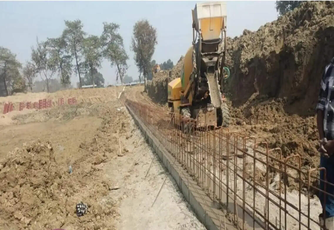 पलिया शाहबदी तालाब बनेगा आकर्षक पर्यटन एवं जनसुविधा का केंद्र