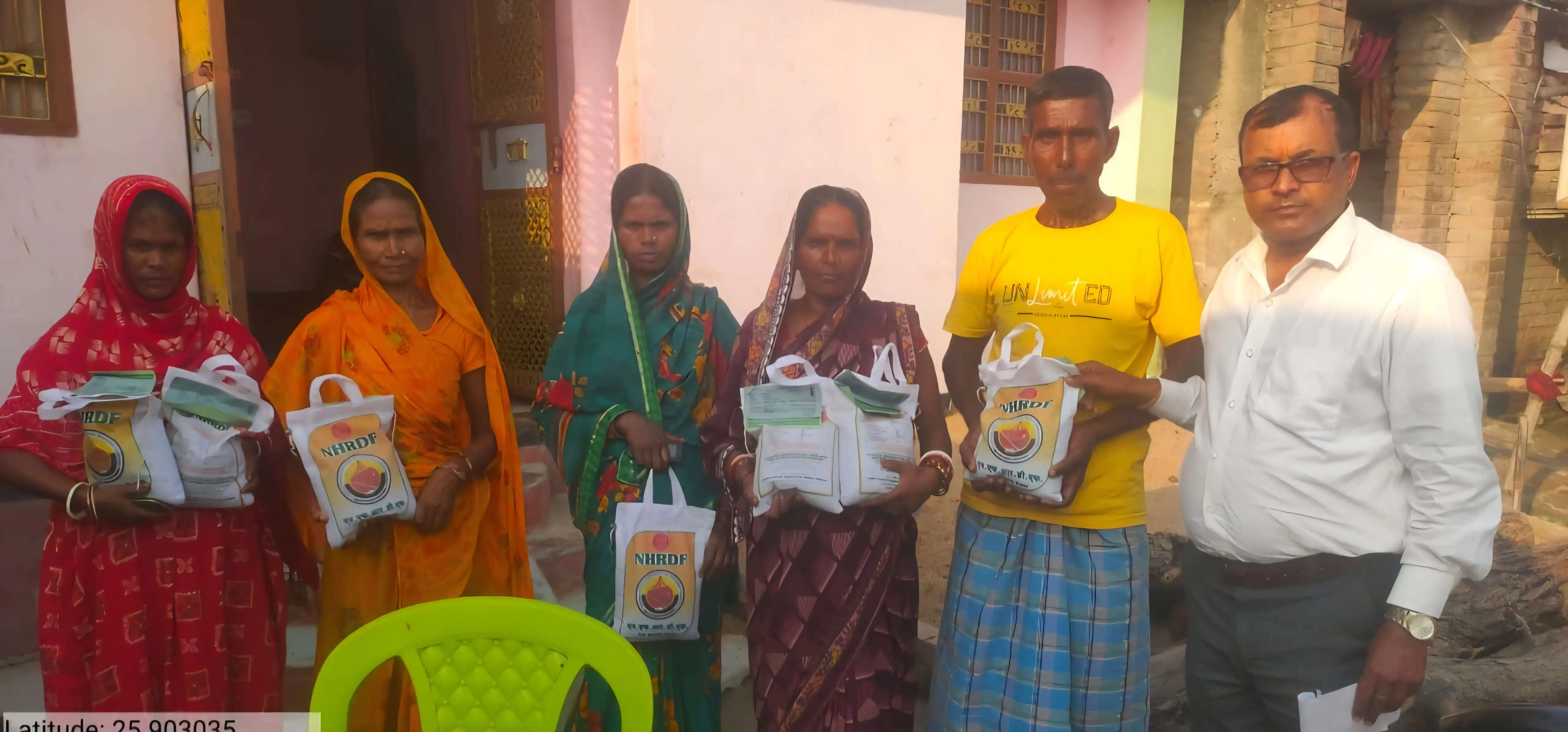 सारण के परसा प्रखंड में उद्यान निदेशालय ने प्याज की खेती के लिए बांटे बीज