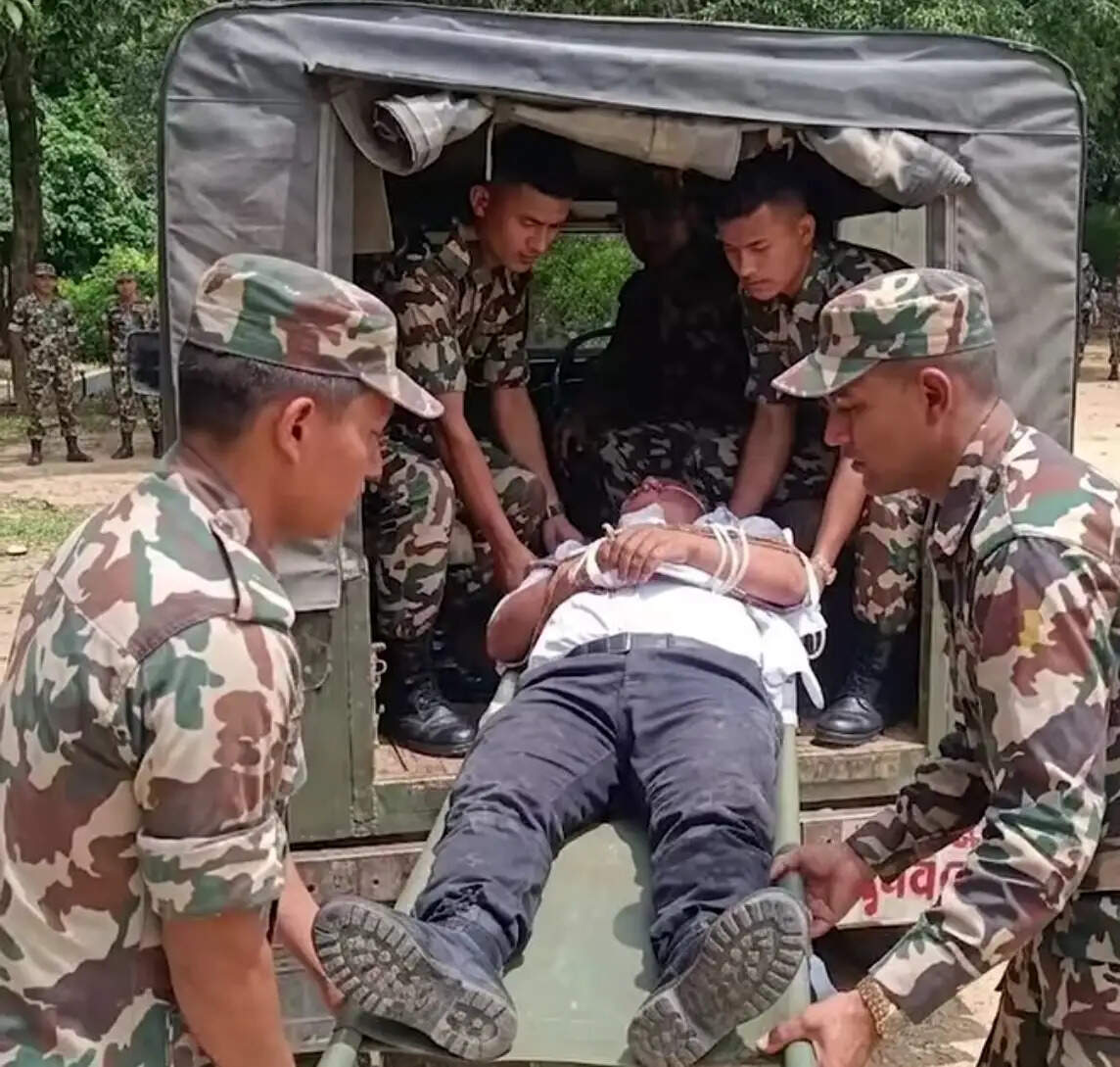 नेपाली सेना ने 21 भारतीयों सहित 123 लोगों को सुरक्षित बचाया