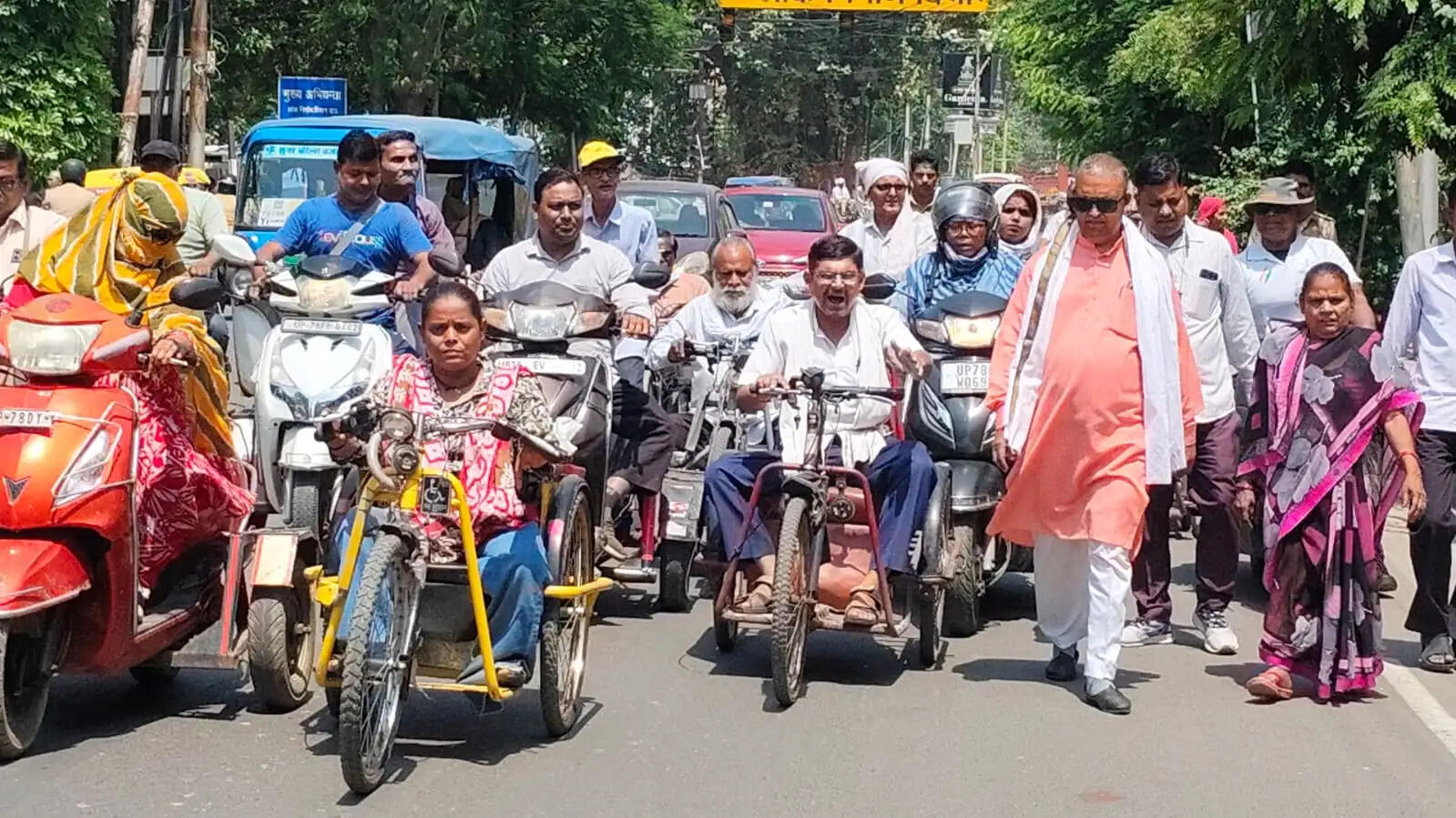 दिव्यांगों की समस्याओं पर प्रशासन गंभीर नहीं, मजबूर होकर आंदोलन करना पड़ा : वीरेन्द्र कुमार