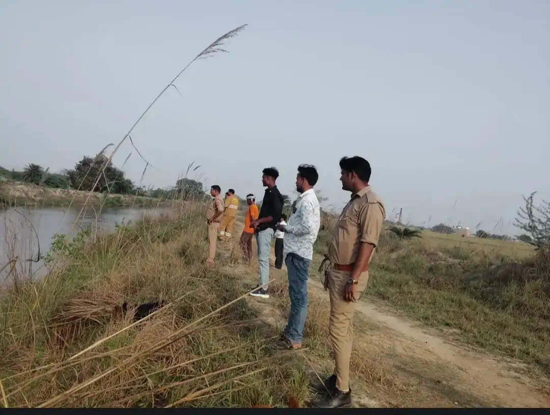 नहर में नहाने गए तीन दोस्तों में से एक डूबा, गोताखोर तलाश में जुटे