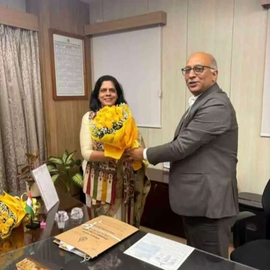 पश्चिम बंगाल को मिली पहली महिला मुख्य सचिव नंदिनी चक्रवर्ती, मनोज पंत होंगे मुख्यमंत्री के प्रिंसिपल सेक्रेटरी