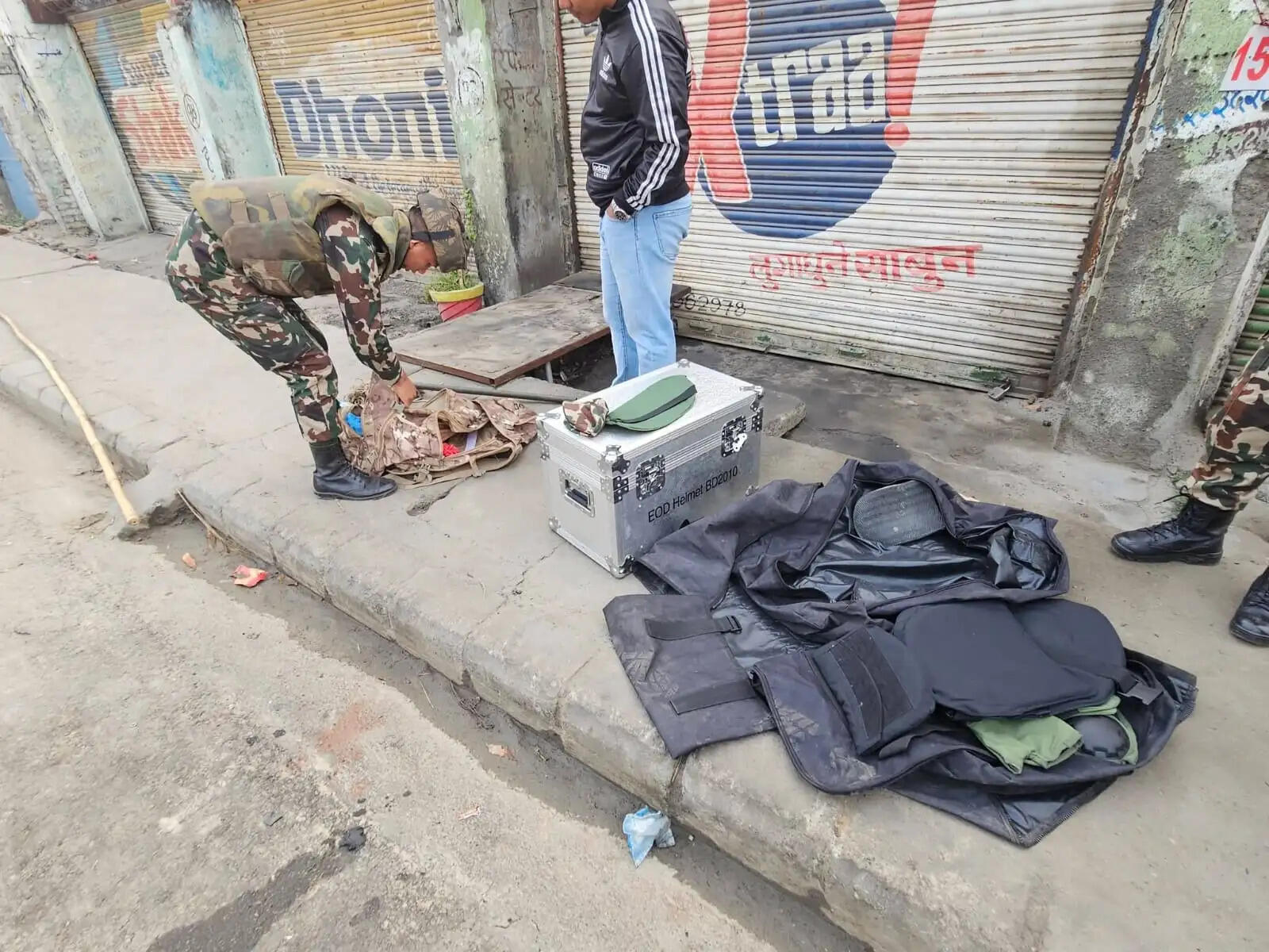 सीमा से सटे विराटनगर के सीडीओ कार्यालय के पास मिला बम, सेना ने किया डिफ्यूज, बढ़ाई गई सुरक्षा