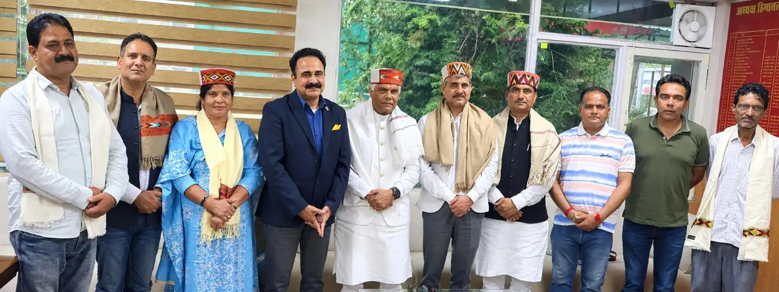 शिक्षा व्यवस्था को मजबूत बनाने और युवाओं के सशक्तिकरण पर बोर्ड अध्यक्ष की जनप्रतिनिधियों से चर्चा