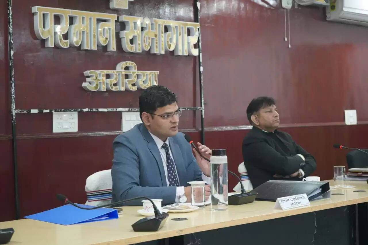 भूमि सुधार एवं राजस्व विभाग के प्रधान सचिव ने अधिकारियों के साथ योजनाओं की समीक्षा की